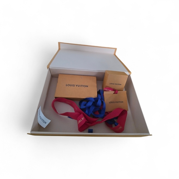 Louis Vuitton Boxes & Ribbon - Picture 1 of 2